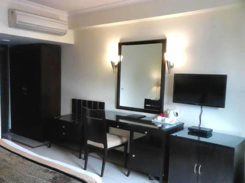 The Bmk Hotel Greater Kailash دلهي المظهر الخارجي الصورة